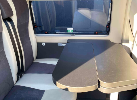 camping-car MC LOUIS MENFYS  intérieur / coin salon