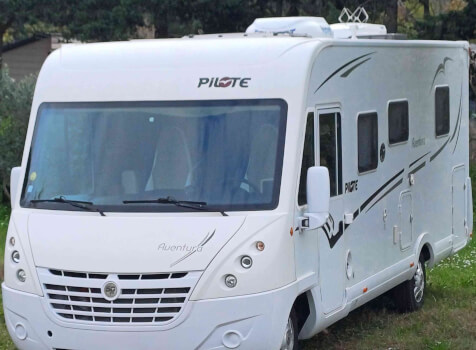 camping-car PILOTE AVENTURA  extérieur / face avant