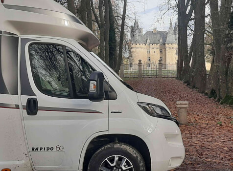 camping-car RAPIDO 696 F  extérieur / arrière