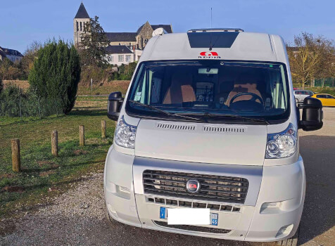 camping-car ADRIA TWIN  extérieur / face avant