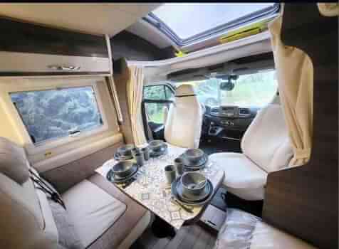 camping-car MC LOUIS YEARLING  intérieur / coin salon