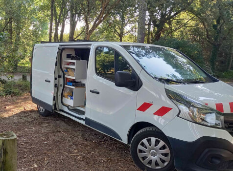 camping-car RENAULT TRAFIC  extérieur / latéral gauche