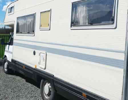 camping-car FORD 2L5 TURBO DIESEL  extérieur / latéral gauche