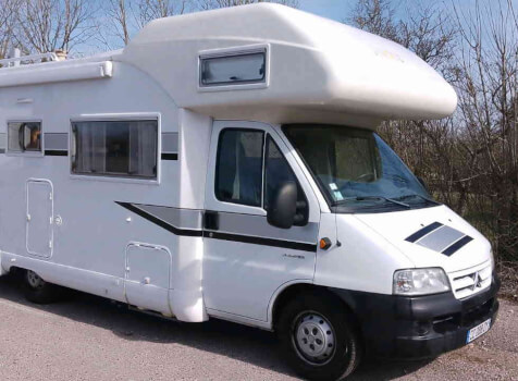 camping-car PILOTE A690  extérieur / face avant