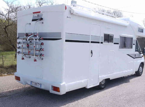 camping-car PILOTE A690  extérieur / arrière