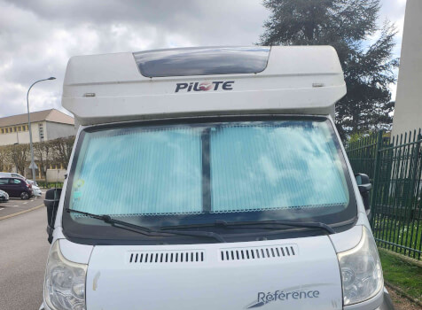 camping-car PILOTE REFERENCE P 730 LC  extérieur / face avant