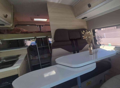 camping-car CHALLENGER V114  intérieur / coin salon