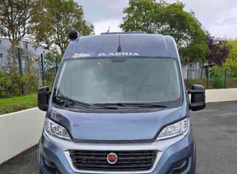 camping-car ADRIA TWIN PLUS 600 SPB FAMILY  extérieur / face avant