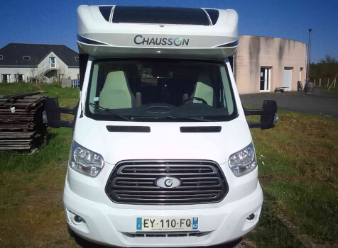 camping-car CHAUSSON TITANIUM 640  extérieur / face avant