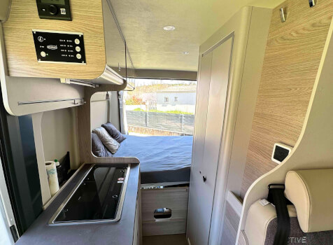 camping-car BURSTNER CAMPEO  intérieur  / coin cuisine
