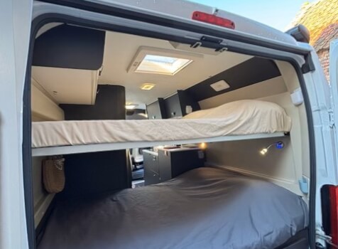 camping-car MC LOUIS MENFYS MAX    extérieur / latéral droit