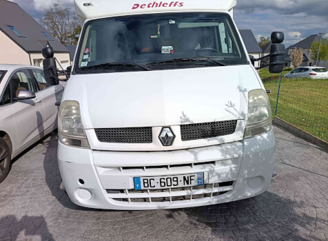camping-car DETHLEFFS GLOBETROTTER  extérieur / face avant