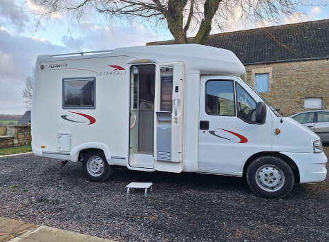 camping-car FLEURETTE  extérieur / latéral droit
