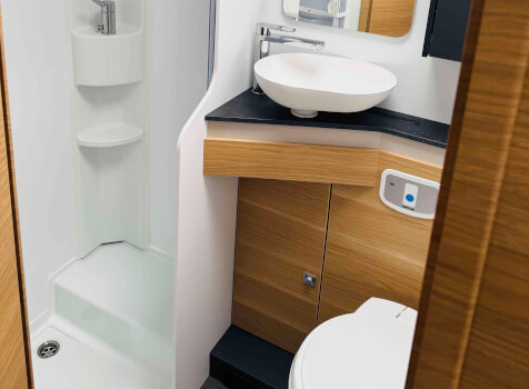 camping-car CORAL AXESS XL 650 DK  intérieur / salle de bain  et wc
