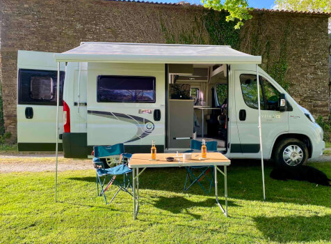 camping-car CHAUSSON TWIST  extérieur / latéral gauche