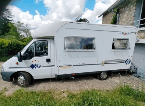 camping-car BAVARIA   extérieur / latéral gauche