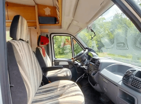 camping-car BAVARIA   extérieur / face avant