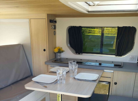 camping-car RENAULT TRAFIC   intérieur  / coin cuisine