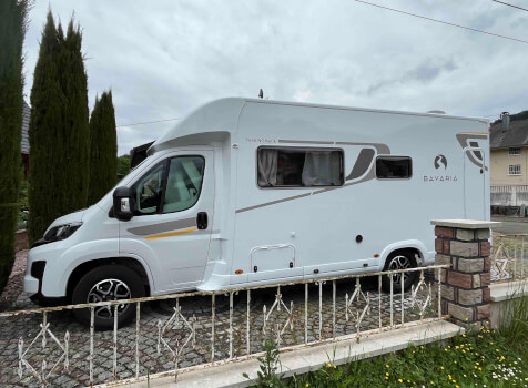 camping-car BAVARIA NOMADE T690  extérieur / latéral gauche