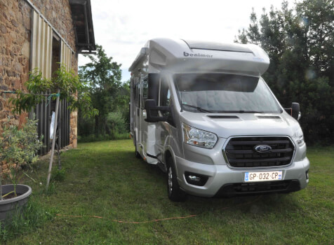 camping-car FORD BENIMAR   TESSORO 483  extérieur / face avant