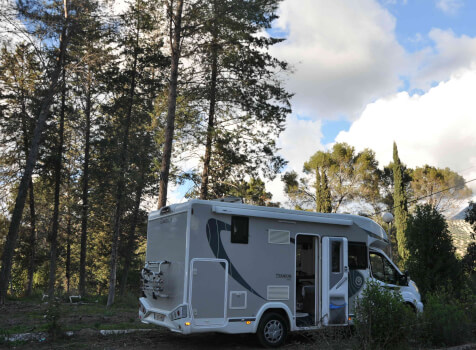 camping-car FORD BENIMAR   TESSORO 483  extérieur / arrière