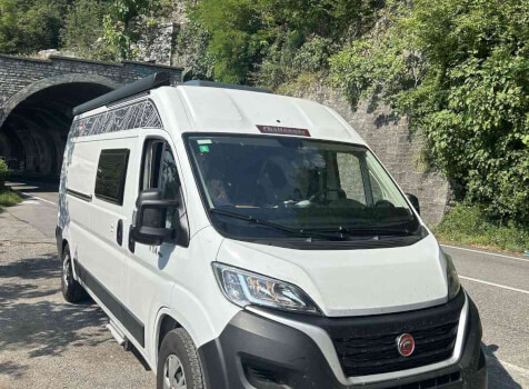 camping-car CHALLENGER V114  extérieur / face avant