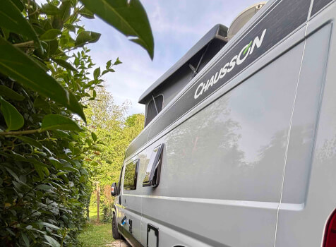 camping-car CHAUSSON  V594   extérieur / latéral gauche