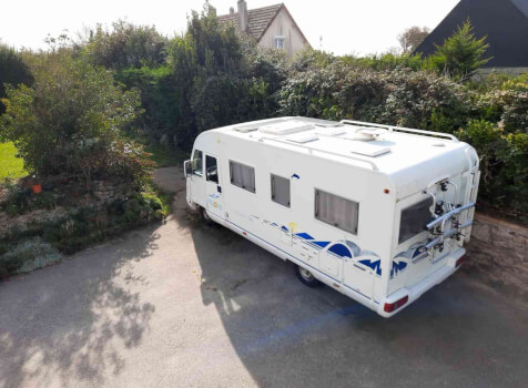 camping-car PILOTE  extérieur / latéral gauche