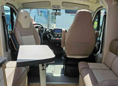 camping-car RAPIDO C 86  intérieur / coin salon