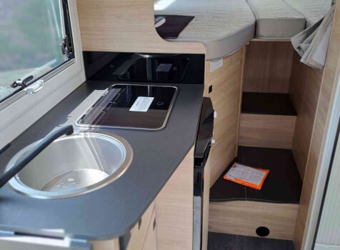 camping-car CHAUSSON S697 FIRST LINE  intérieur  / coin cuisine
