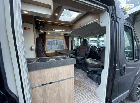 camping-car CARTHAGO MALIBU CHARMING 600 DB  extérieur / latéral droit