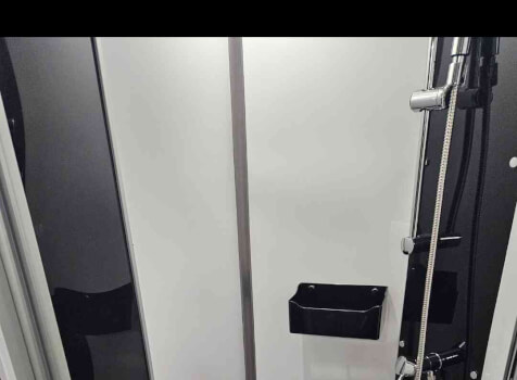 camping-car BENIMAR T463 UP SELECT  intérieur / salle de bain  et wc