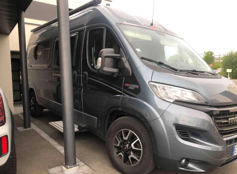 camping-car CARTHAGO MALIBU CHARMING 600 DB  extérieur / latéral gauche