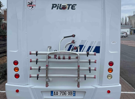 camping-car PILOTE REFERENCE G 730  extérieur / arrière
