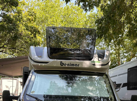 camping-car BENIMAR T496  extérieur / face avant