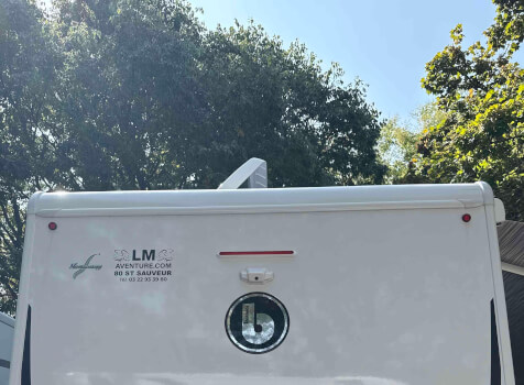 camping-car BENIMAR T496  extérieur / arrière