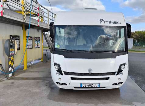 camping-car ITINEO SB 720  extérieur / face avant