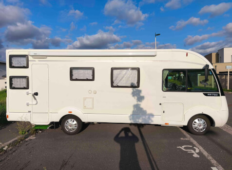 camping-car ITINEO SB 720  extérieur / latéral droit