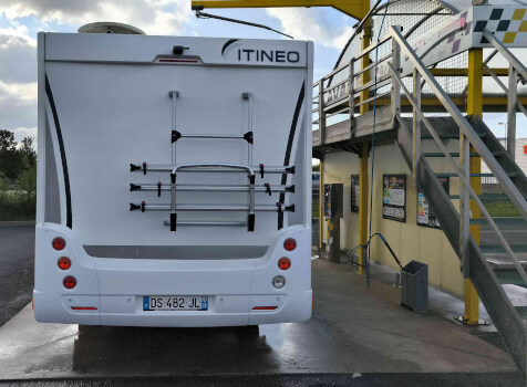camping-car ITINEO SB 720  extérieur / arrière