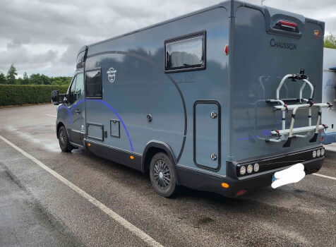 camping-car CHAUSSON S 697   extérieur / latéral gauche