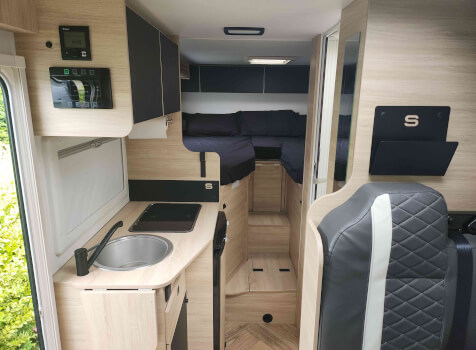 camping-car CHAUSSON S 697   intérieur / coin salon