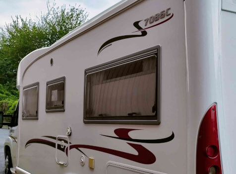 camping-car RAPIDO 7086 C   extérieur / latéral gauche