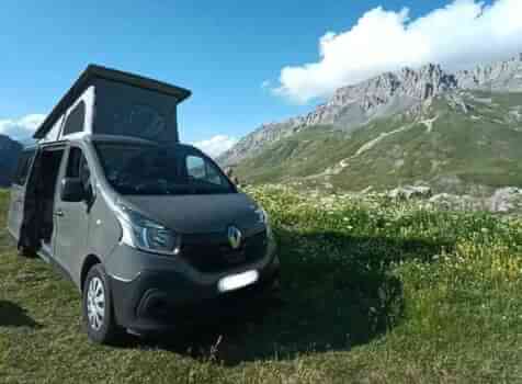 camping-car RENAULT TRAFIC  extérieur / face avant