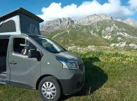 camping-car RENAULT TRAFIC  extérieur / latéral gauche