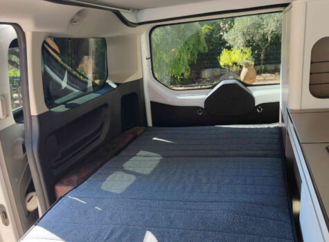 camping-car BURSTNER ACTIVE  intérieur / autre couchage