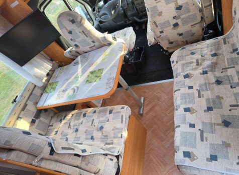 camping-car ADRIA MOBIL ADRIATIK  intérieur / coin salon