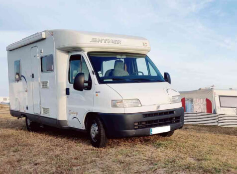 camping-car HYMER SWING  extérieur / face avant