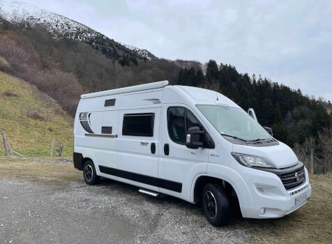 camping-car CHAUSSON TWIST  extérieur / latéral gauche