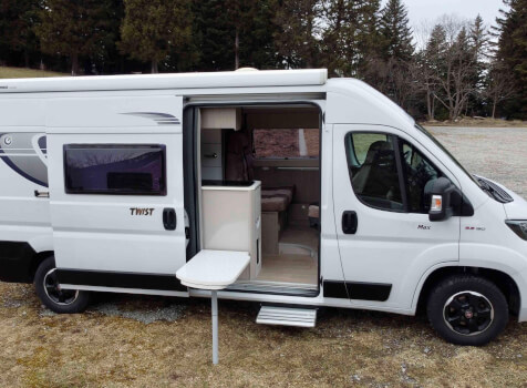 camping-car CHAUSSON TWIST  intérieur / coin salon