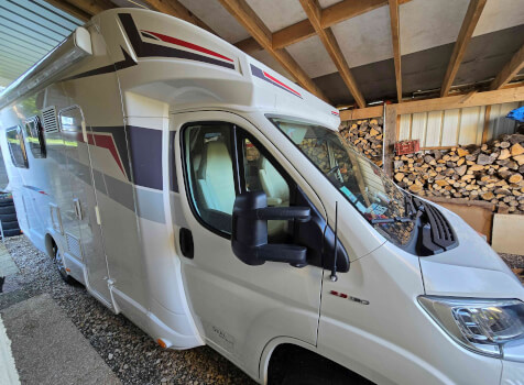 camping-car RIMOR SEAL 68P PLUS  extérieur / latéral gauche